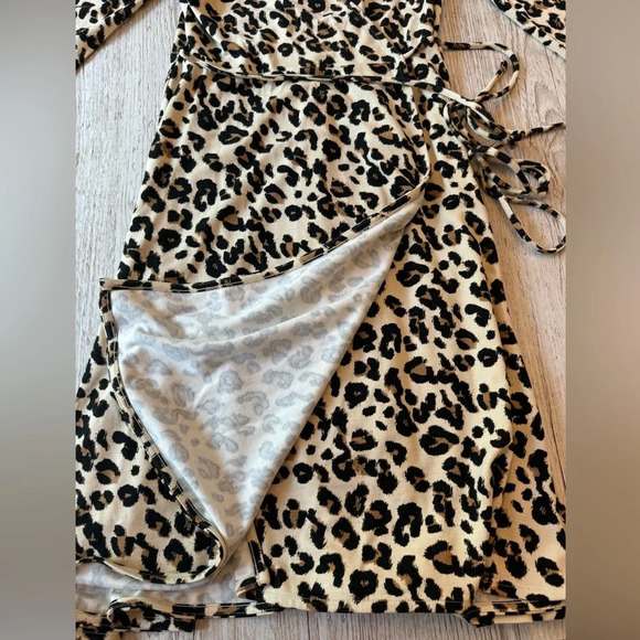 NWT Banana Republic Wrinkle Resistant Animal/Cheetah Print Wrap Dress SP - Picture 8 of 13